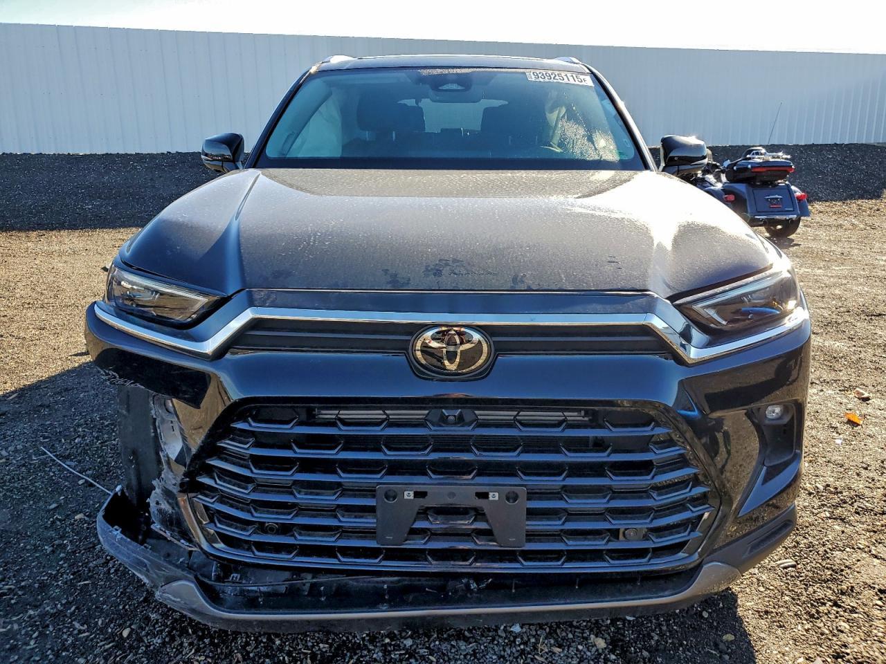 2025 Toyota Grand Highlander Le - Image 5