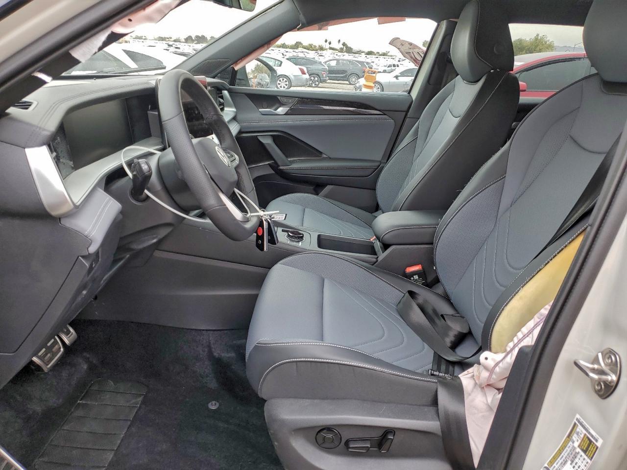 2025 Volkswagen Tiguan Se R-Line Black - Image 7