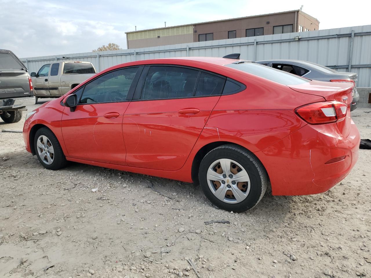 2018 Chevrolet Cruze Ls - Фото 2