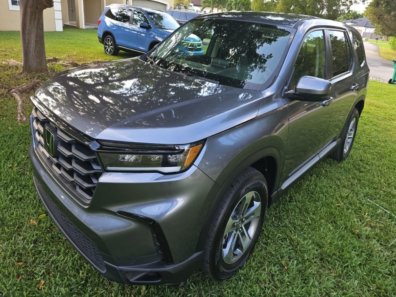 2025 Honda Pilot Exl - Image 2