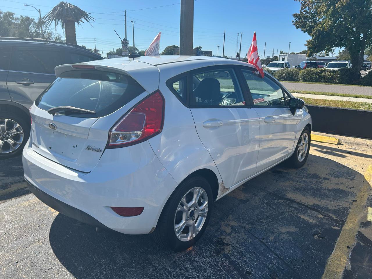 2015 Ford Fiesta Se - Фото 4