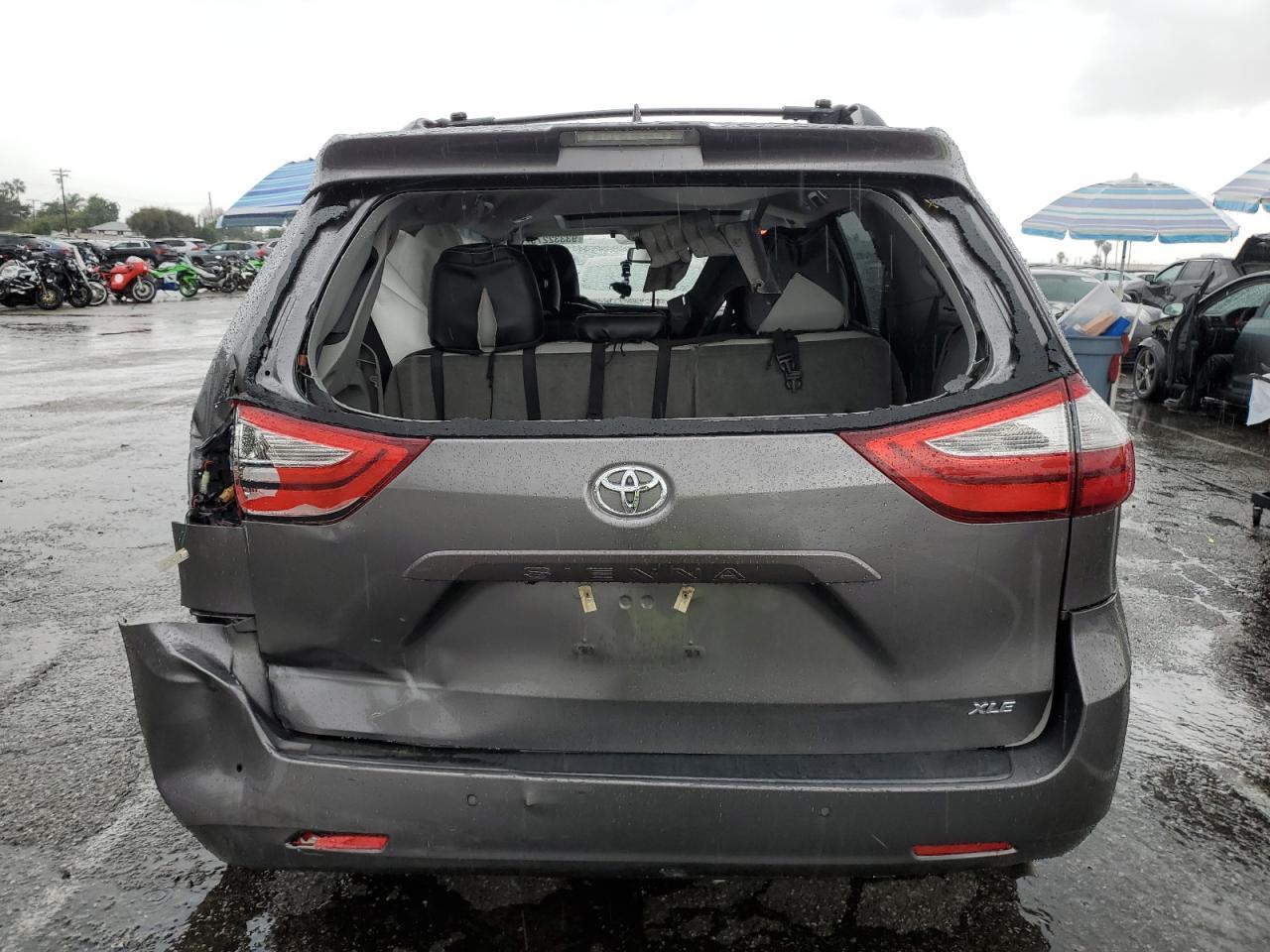 2018 Toyota Sienna Xle - Image 6