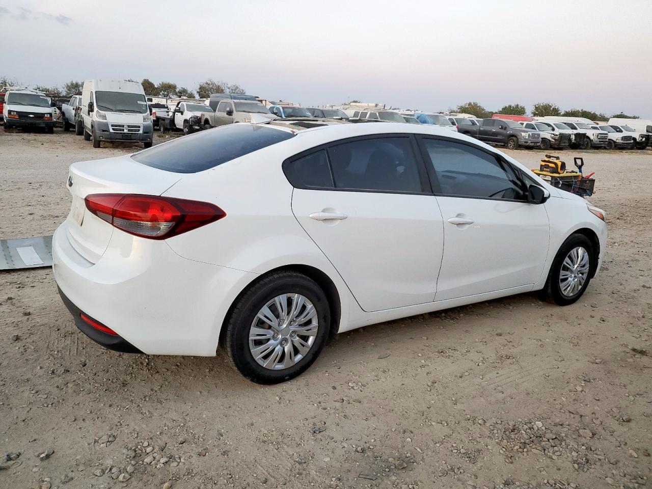 2017 Kia Forte Lx - Image 3