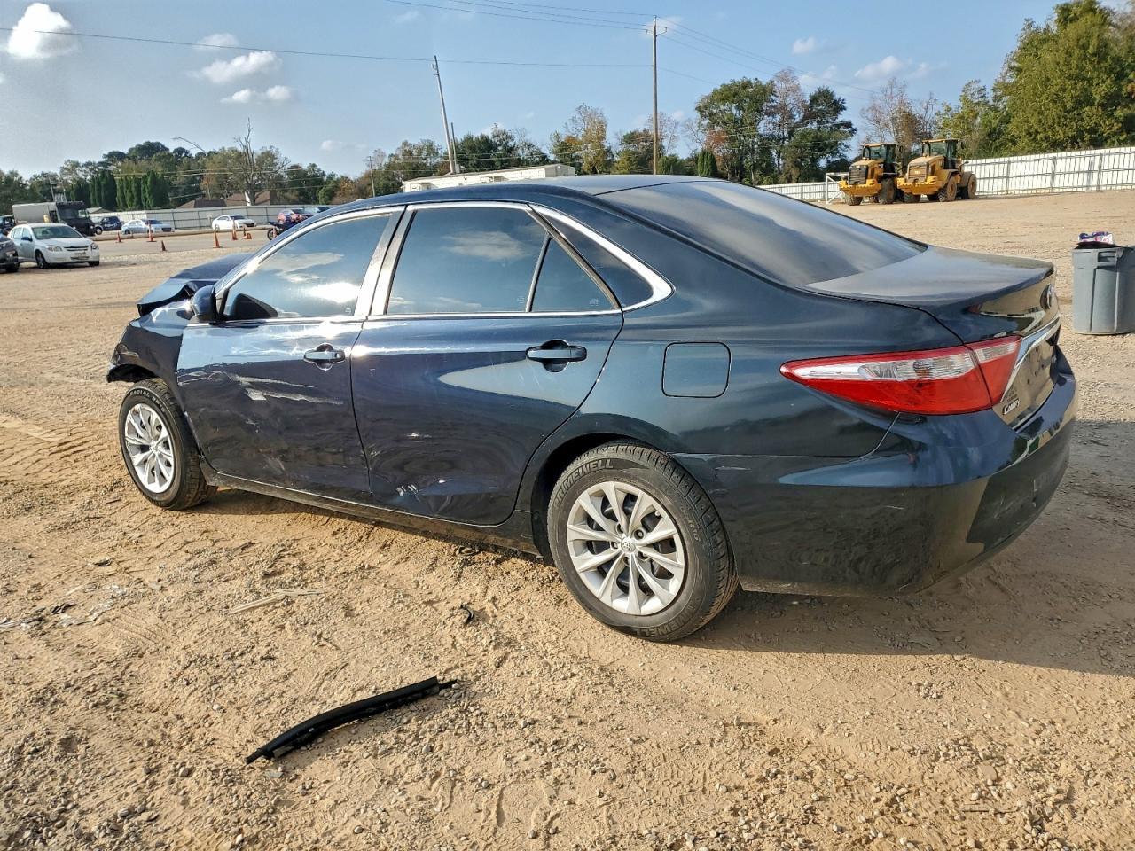 2015 Toyota Camry Le - Фото 2