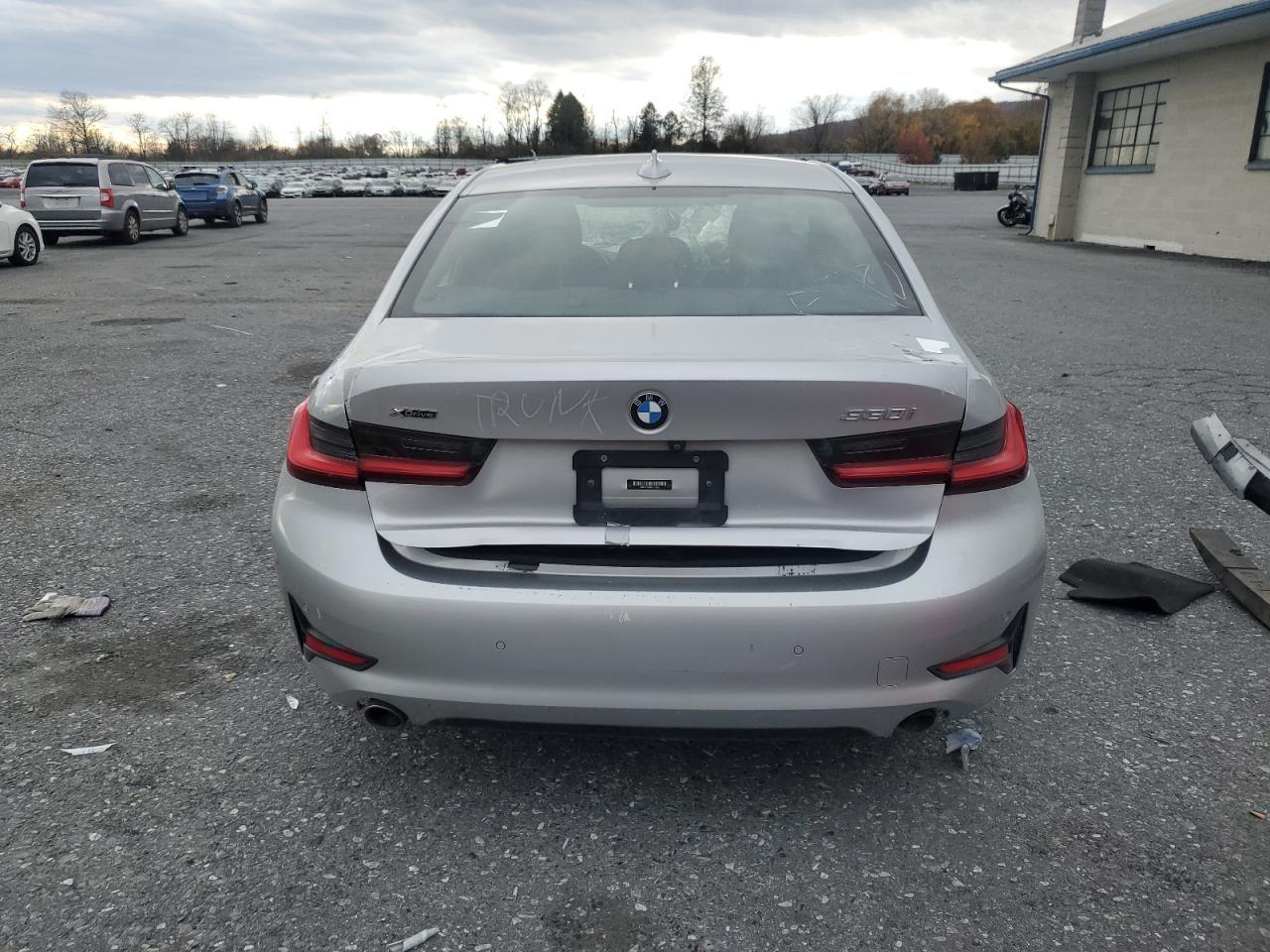 2020 BMW 330Xi - Фото 6