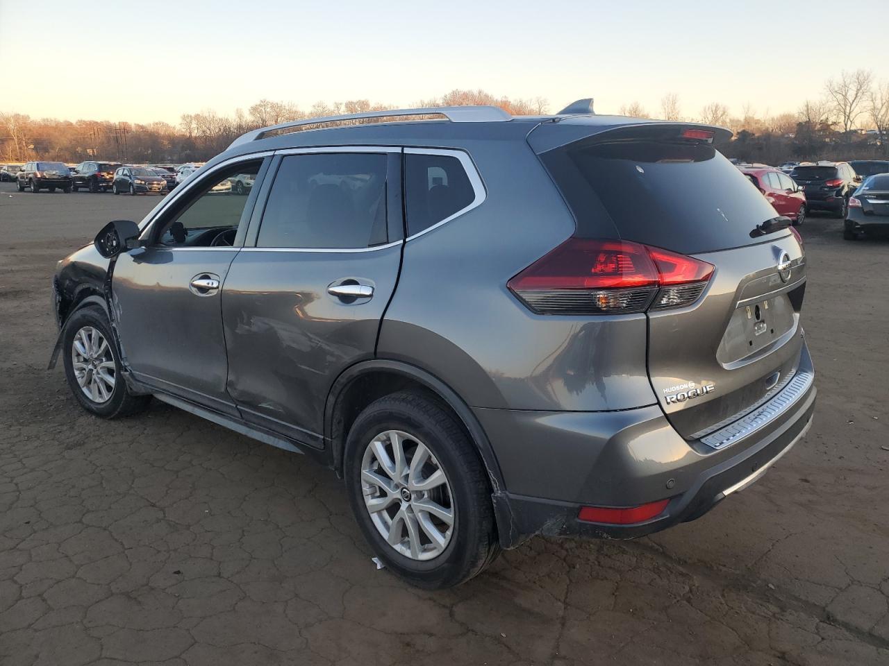 2019 Nissan Rogue S - Фото 2