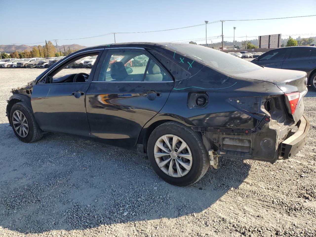 2016 Toyota Camry Le - Фото 2