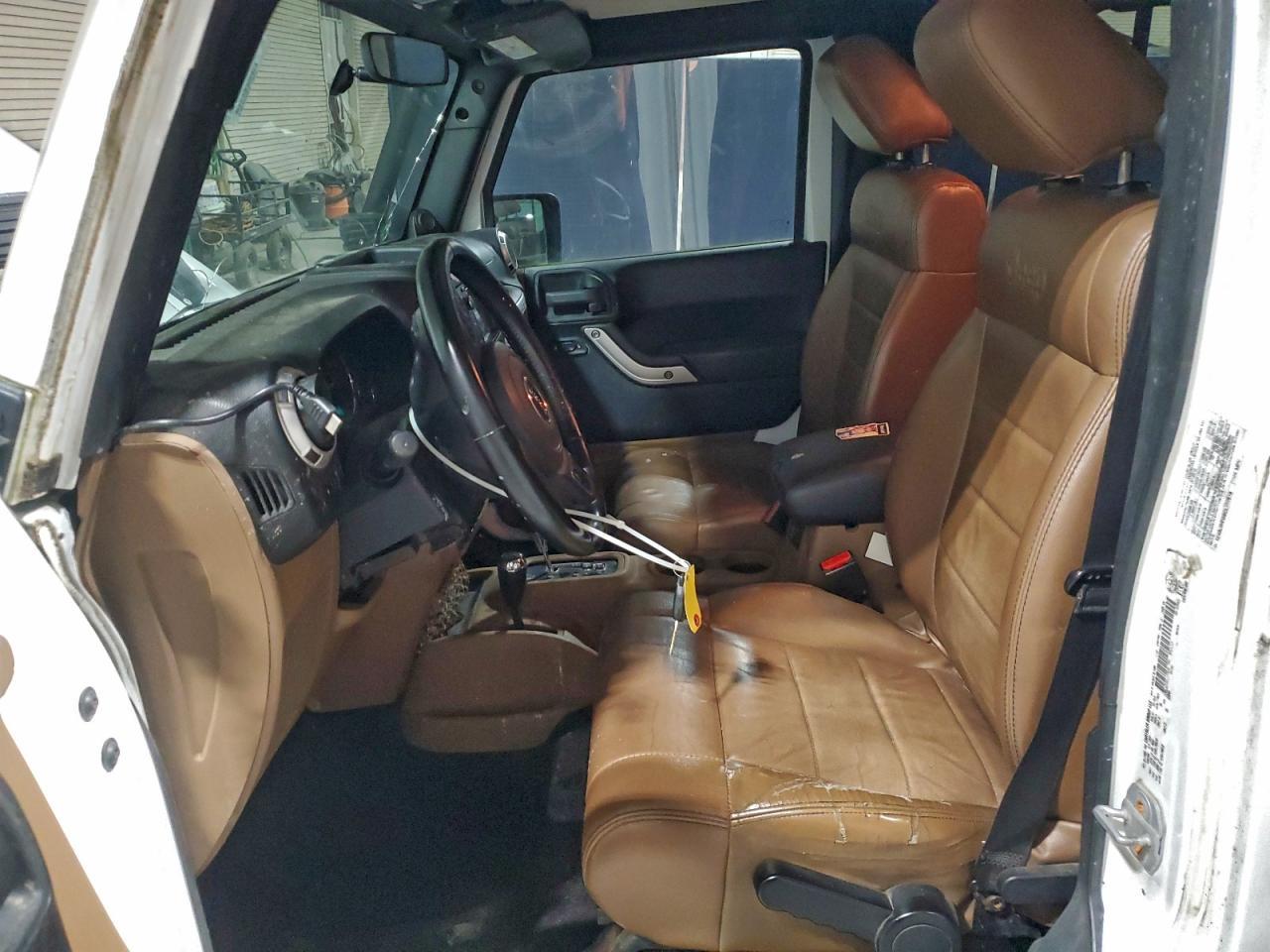2012 Jeep Wrangler Unlimited Sahara - Image 7