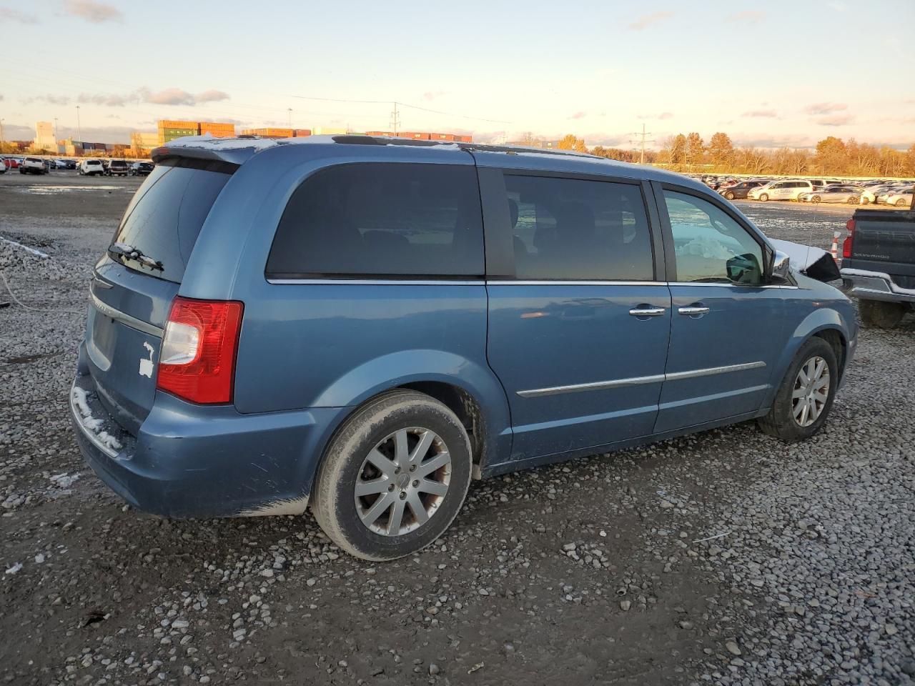 2012 Chrysler Town & Country Touring L - Image 3