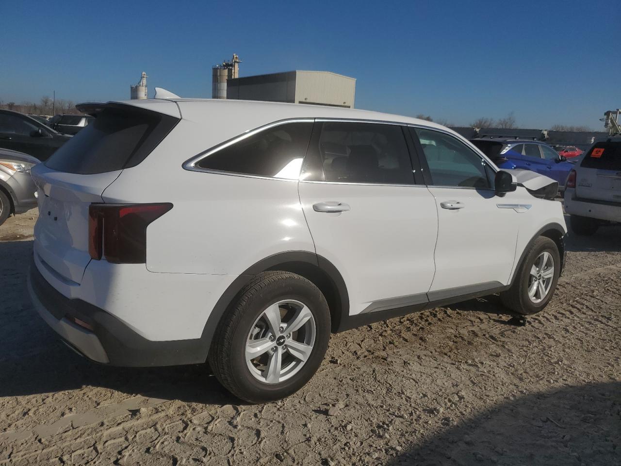 2025 Kia Sorento Lx - Image 3