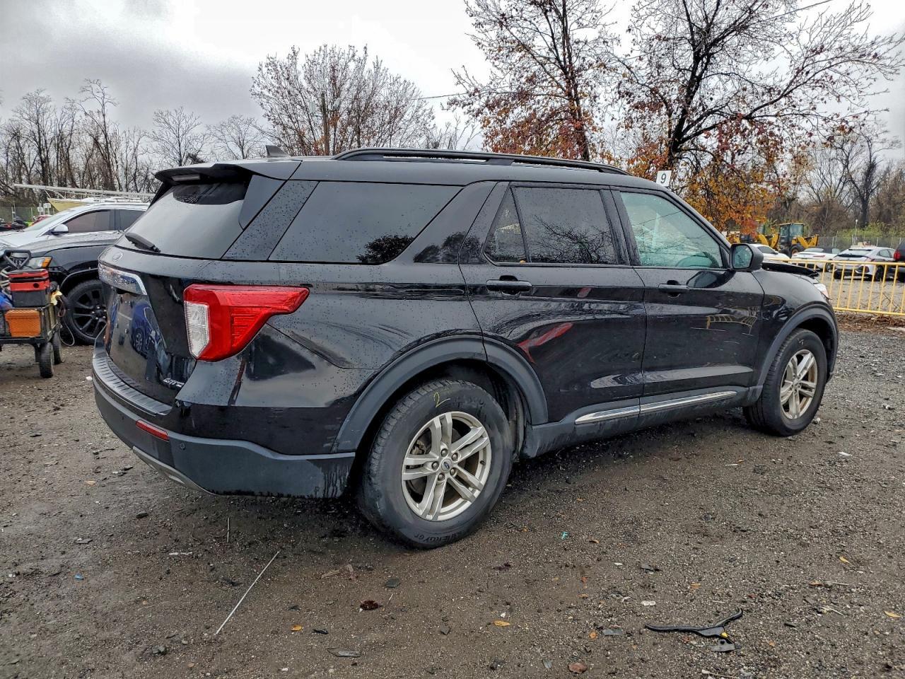 2023 Ford Explorer Xlt - Image 3