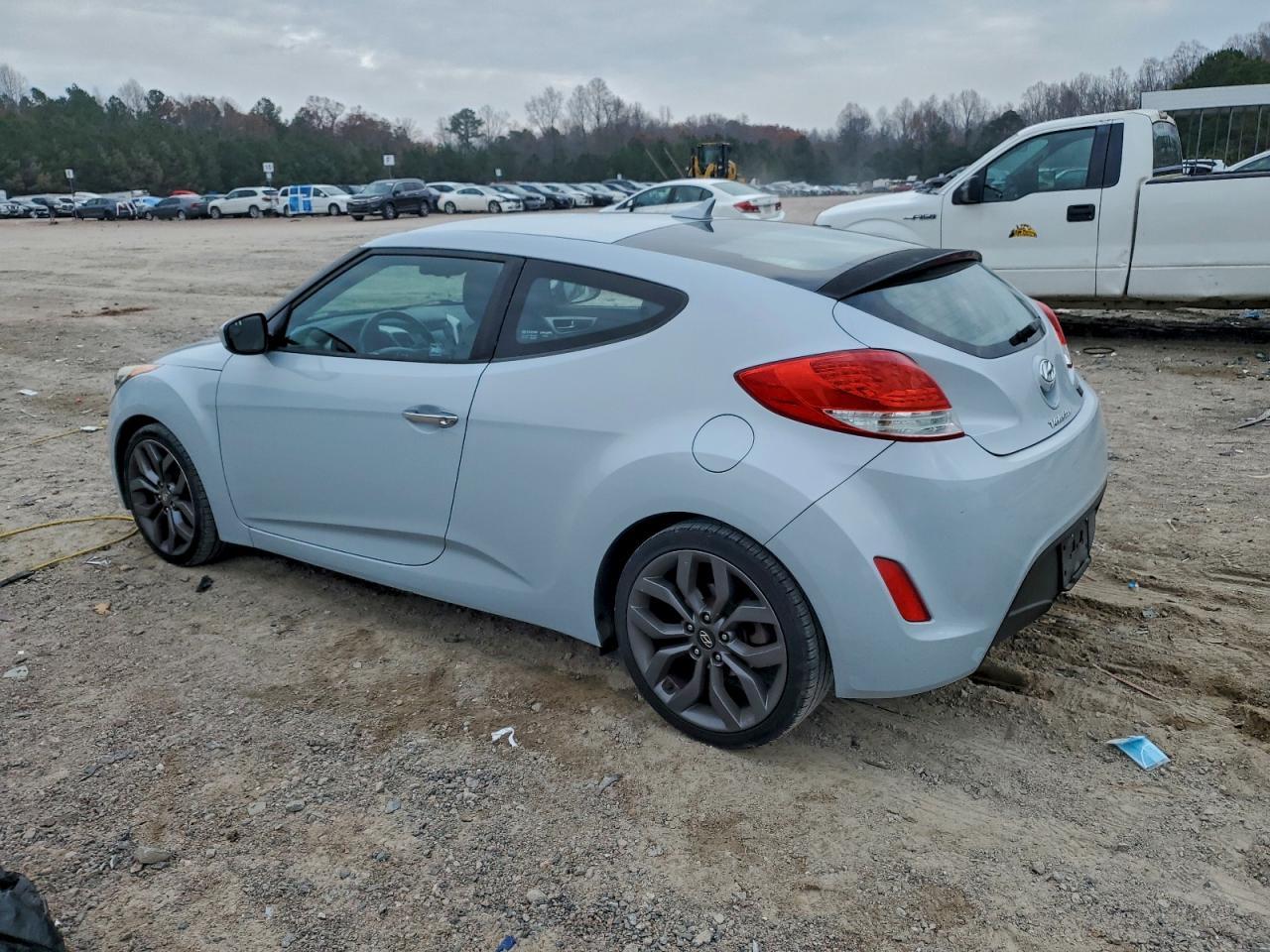 2015 Hyundai Veloster - Фото 2
