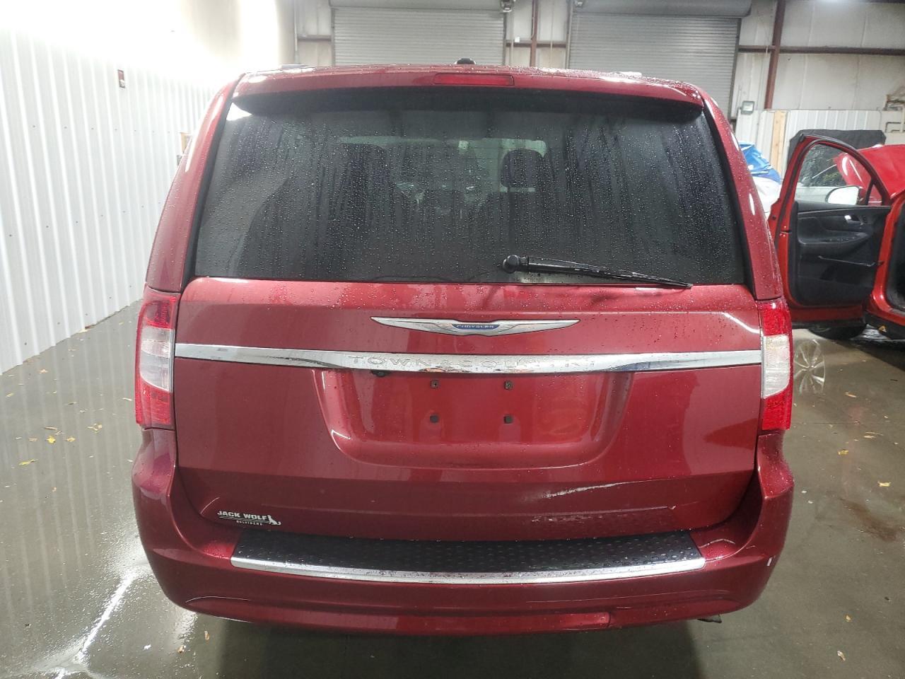 2015 Chrysler Town & Country Touring - Фото 6