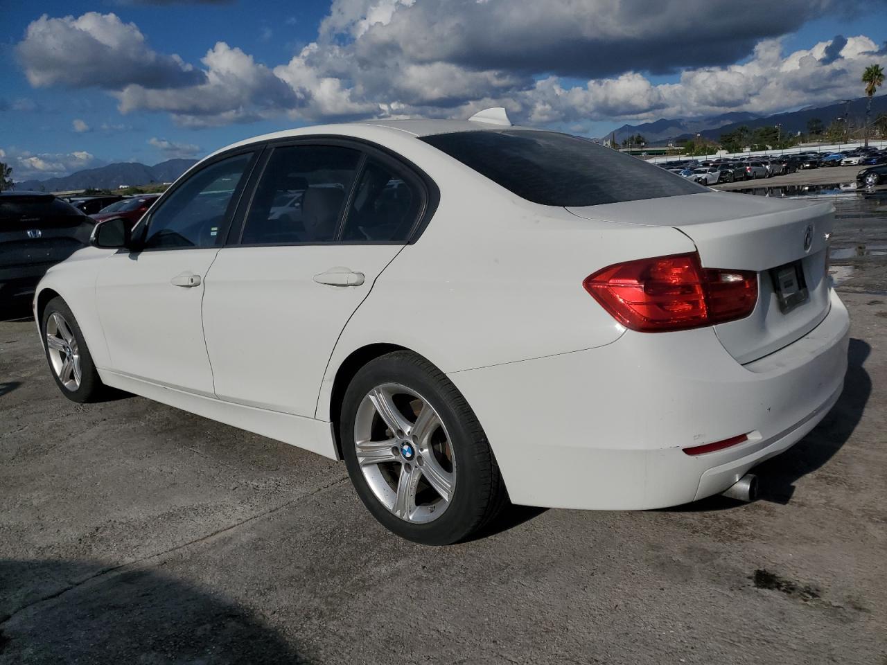 2015 BMW 320 I - Фото 2
