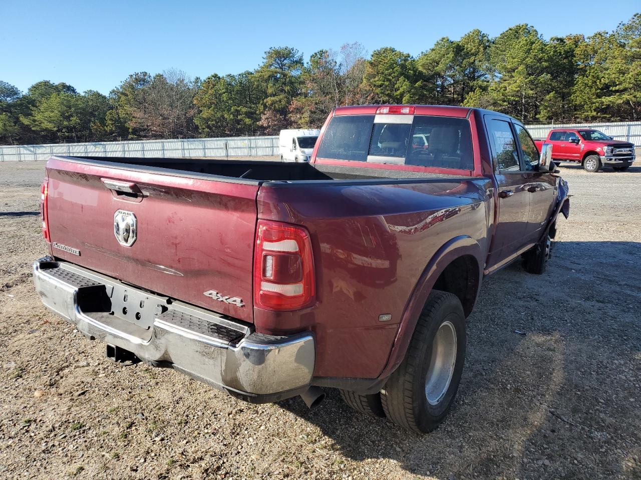 2022 Ram 3500 Laramie - Фото 3