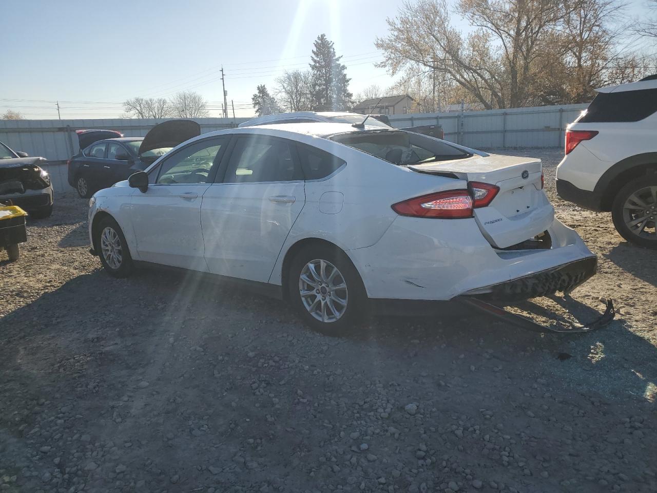 2015 Ford Fusion S - Фото 2