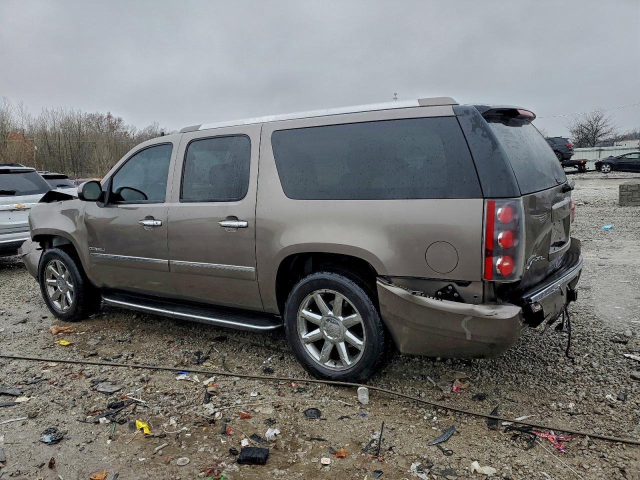 2012 GMC Yukon Xl Denali - Image 2