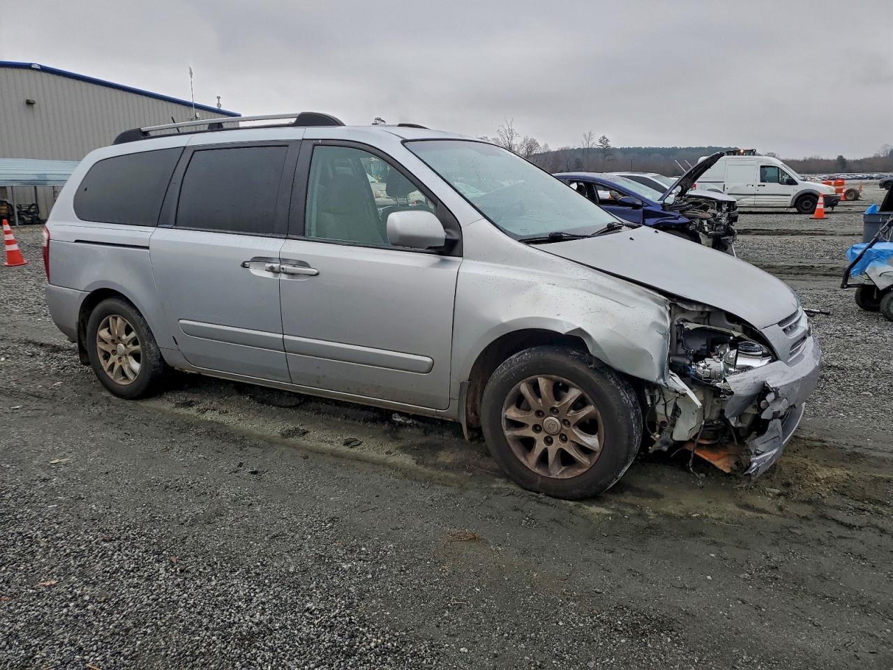 2009 Kia Sedona - Image 4