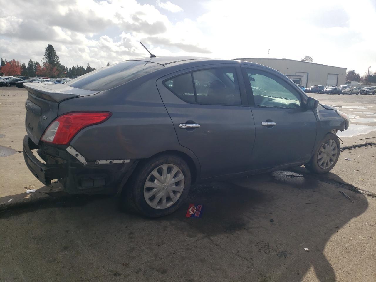 2019 Nissan Versa S - Фото 3