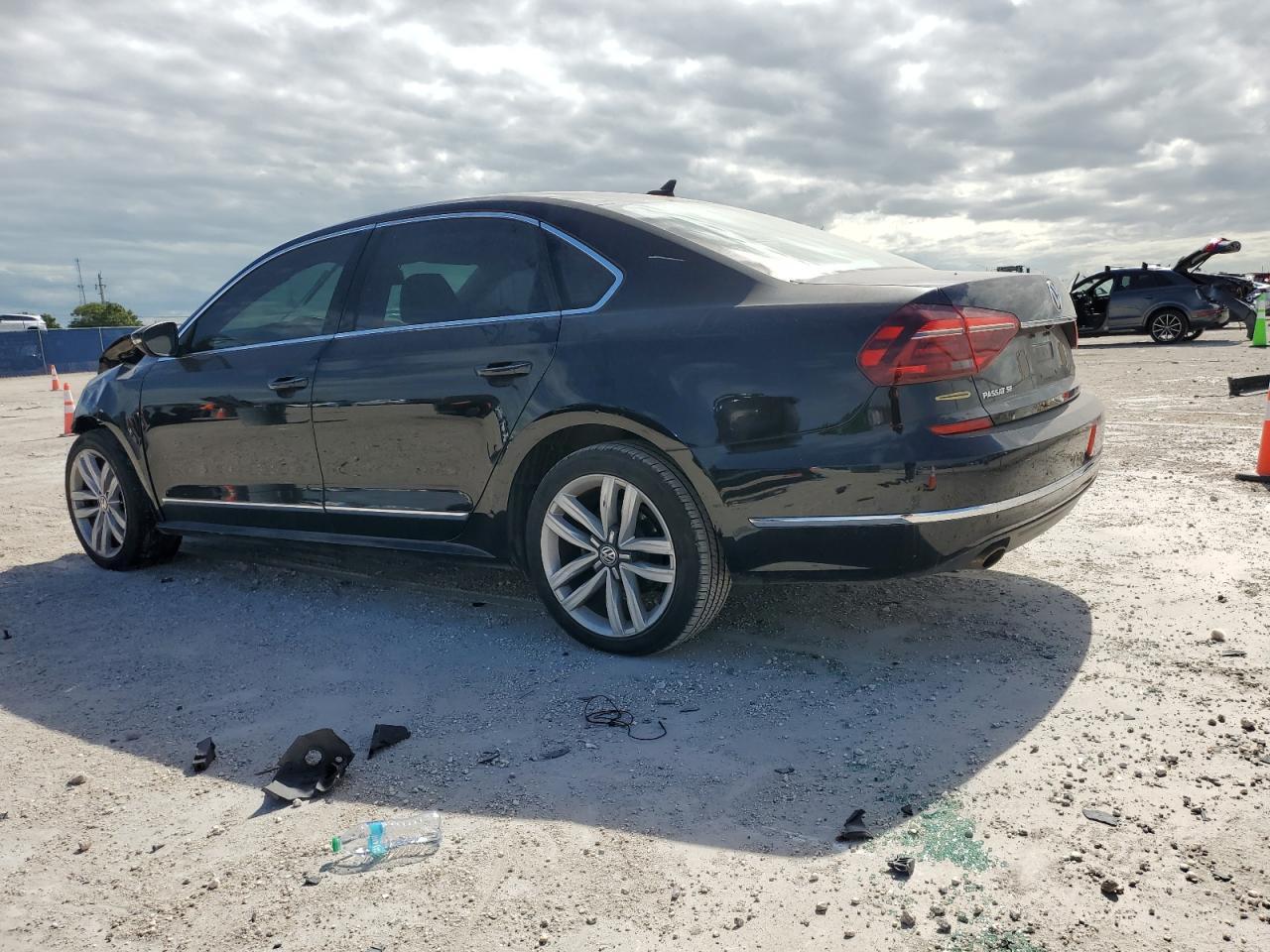 2017 Volkswagen Passat Se - Image 2