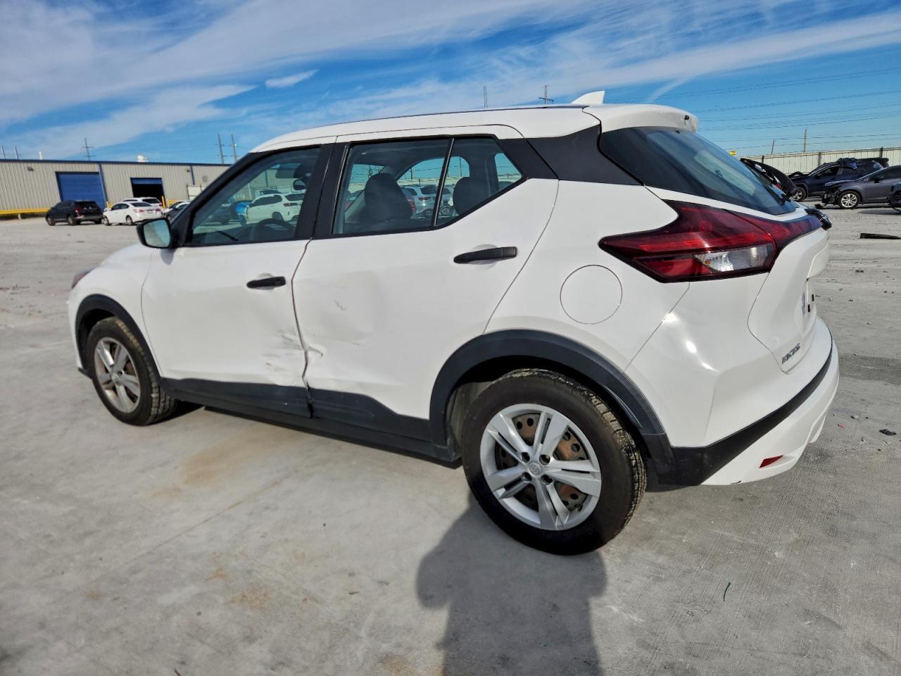 2022 Nissan Kicks S - Фото 2