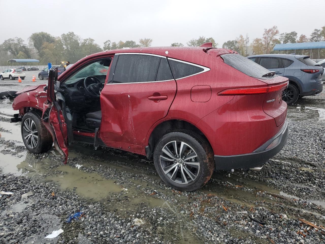 2021 Toyota Venza Le - Image 2
