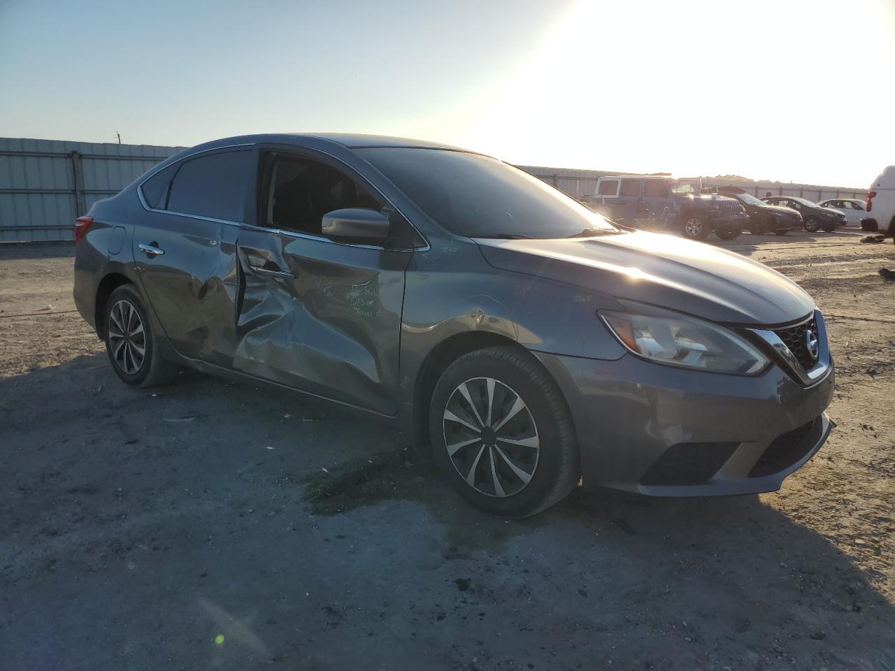 2019 Nissan Sentra S - Фото 4