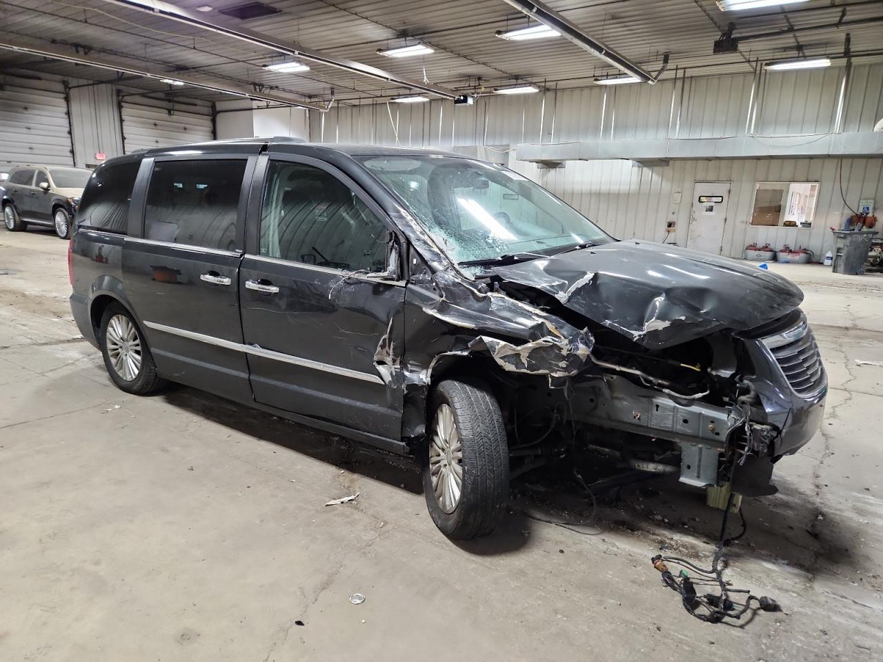 2012 Chrysler Town & Country Limited - Image 4