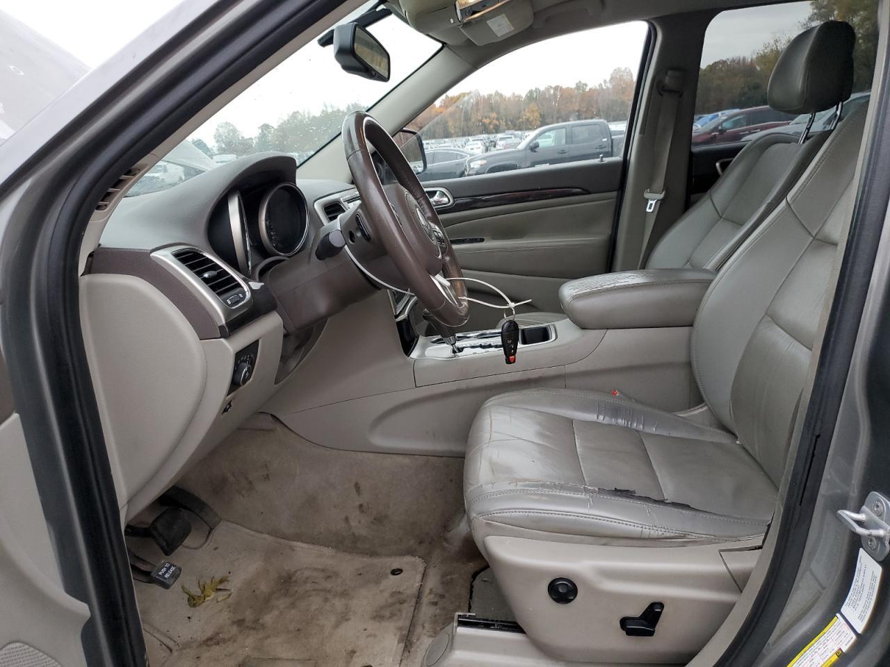 2011 Jeep Grand Cherokee Laredo - Image 7