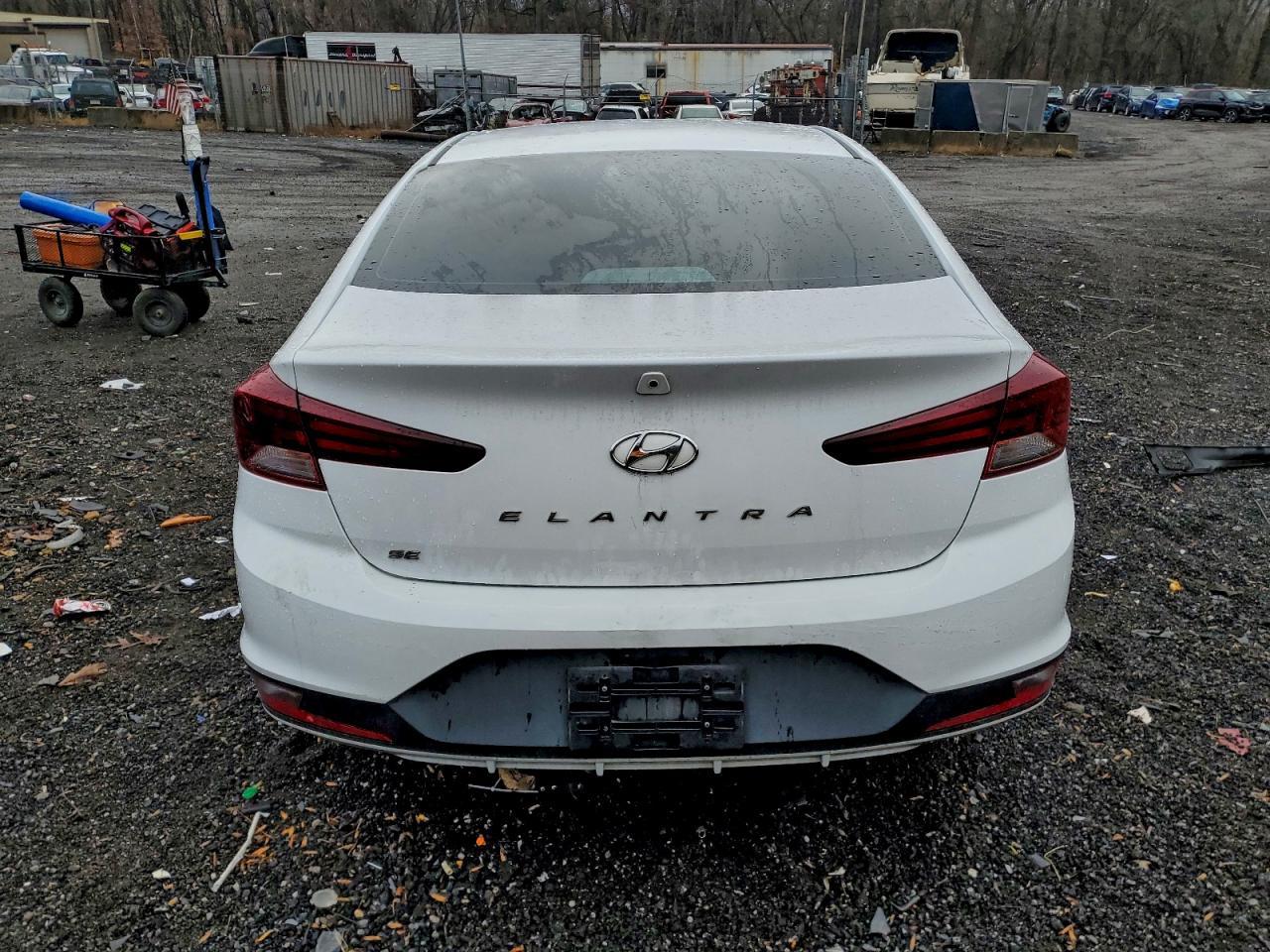 2020 Hyundai Elantra Se - Image 6