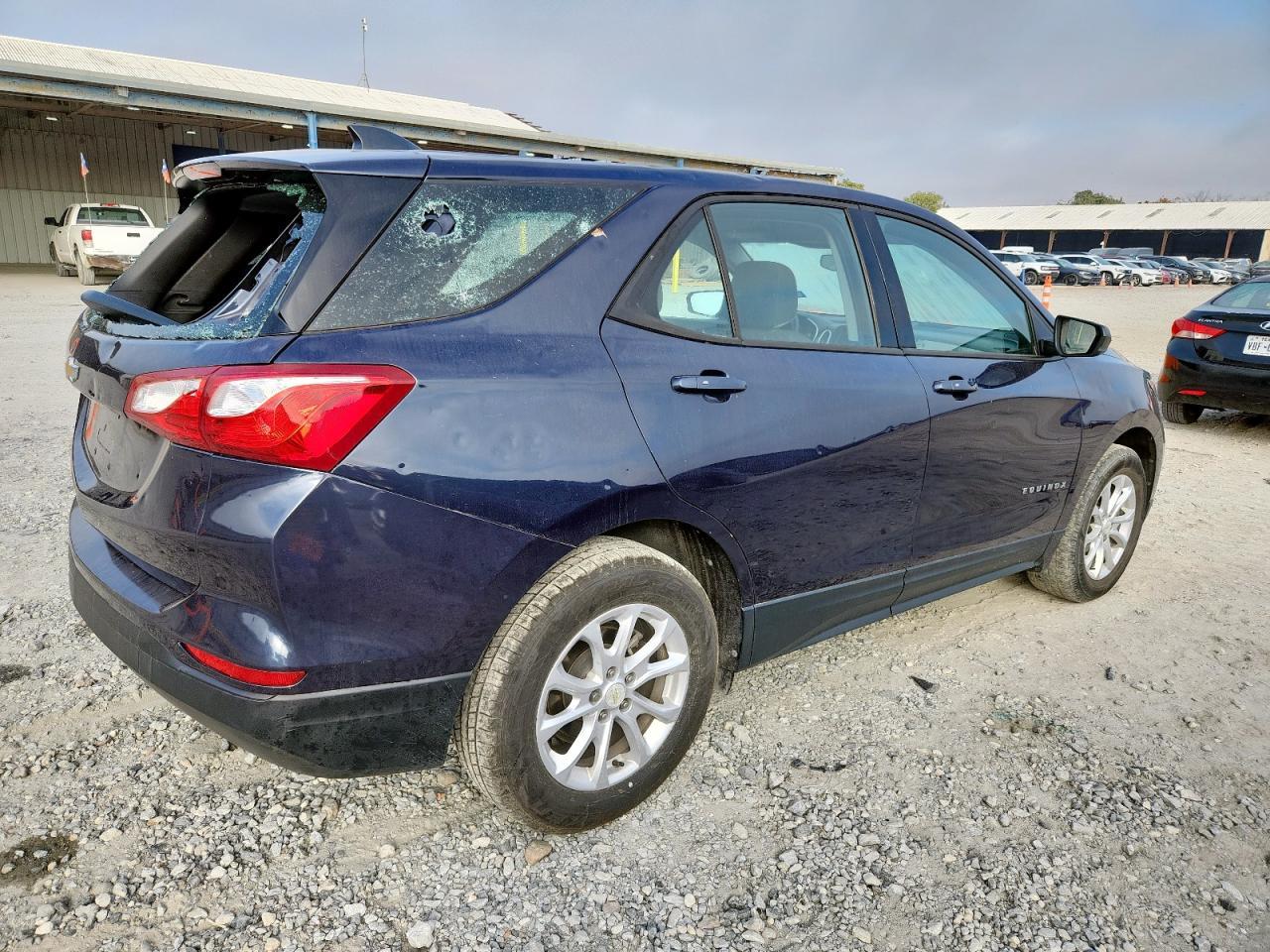 2019 Chevrolet Equinox Ls - Image 3