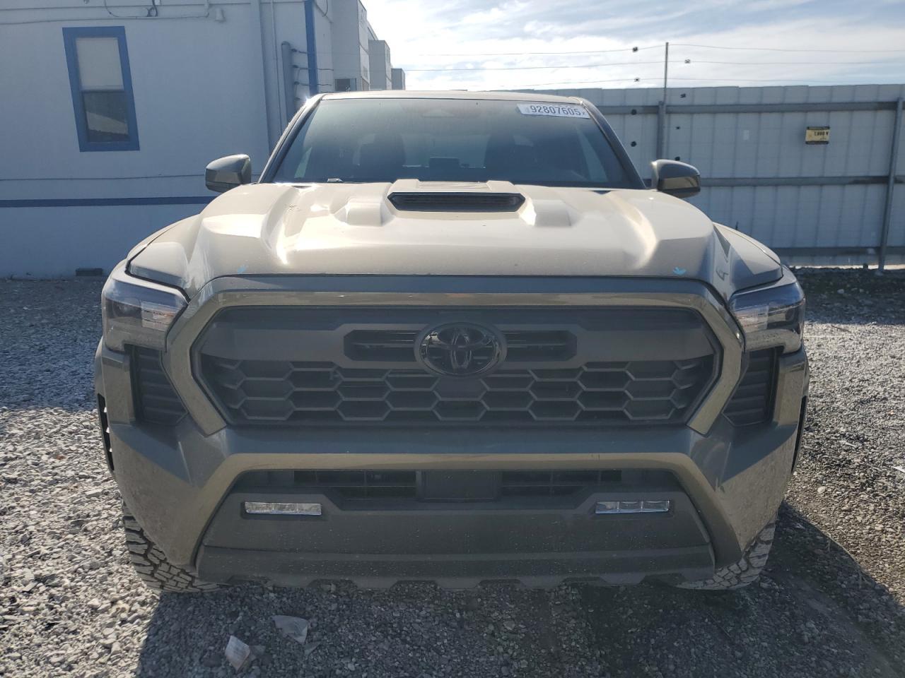 2025 Toyota Tacoma Double Cab - Image 5