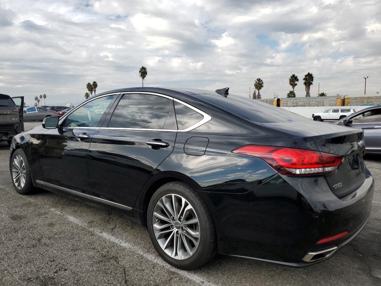 2015 Hyundai Genesis 3.8L - Фото 2