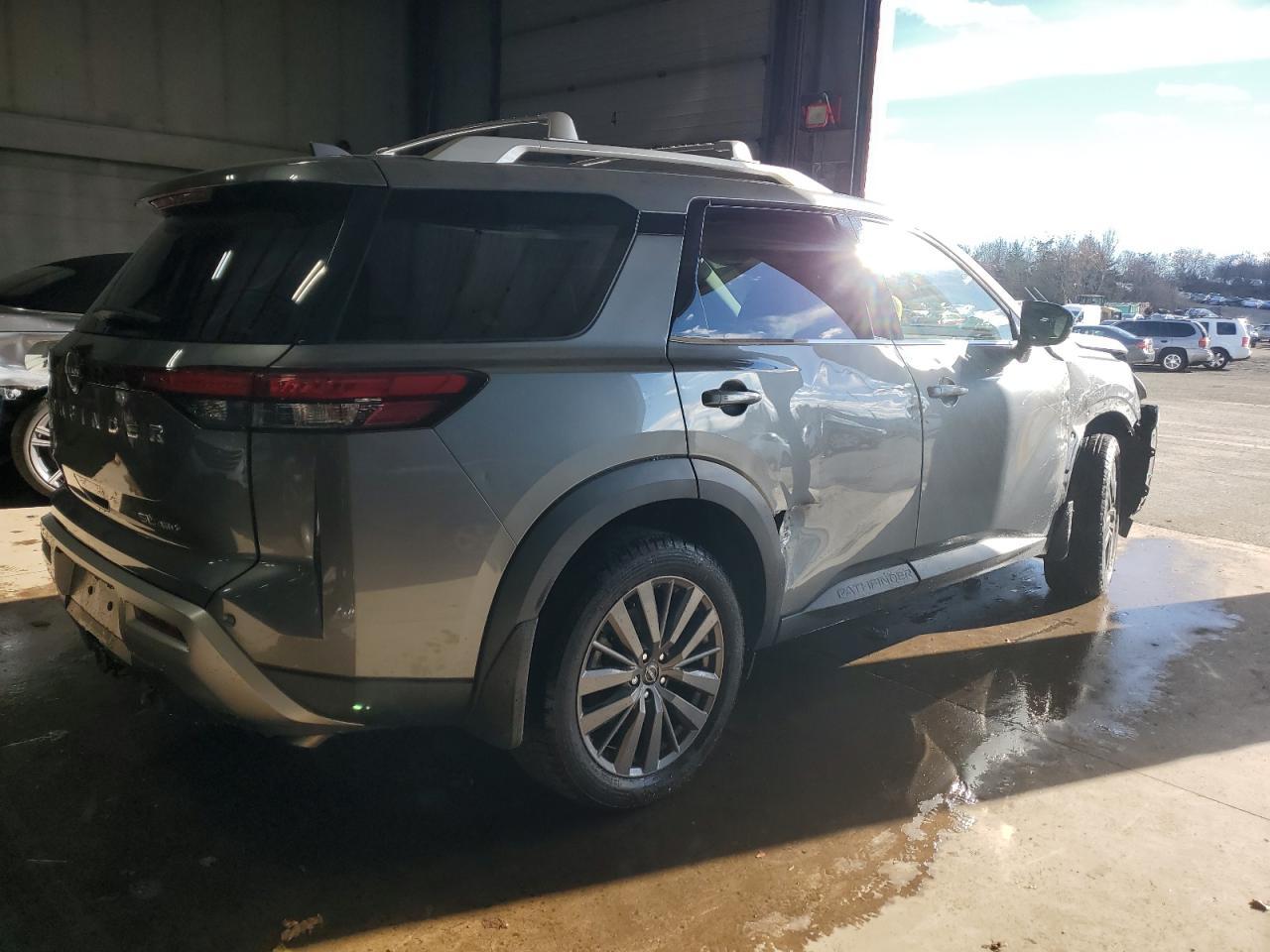 2022 Nissan Pathfinder Sl - Фото 3