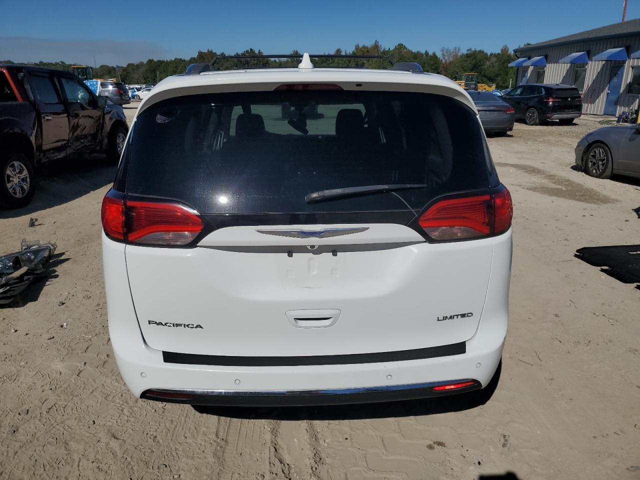 2020 Chrysler Pacifica Limited - Image 6
