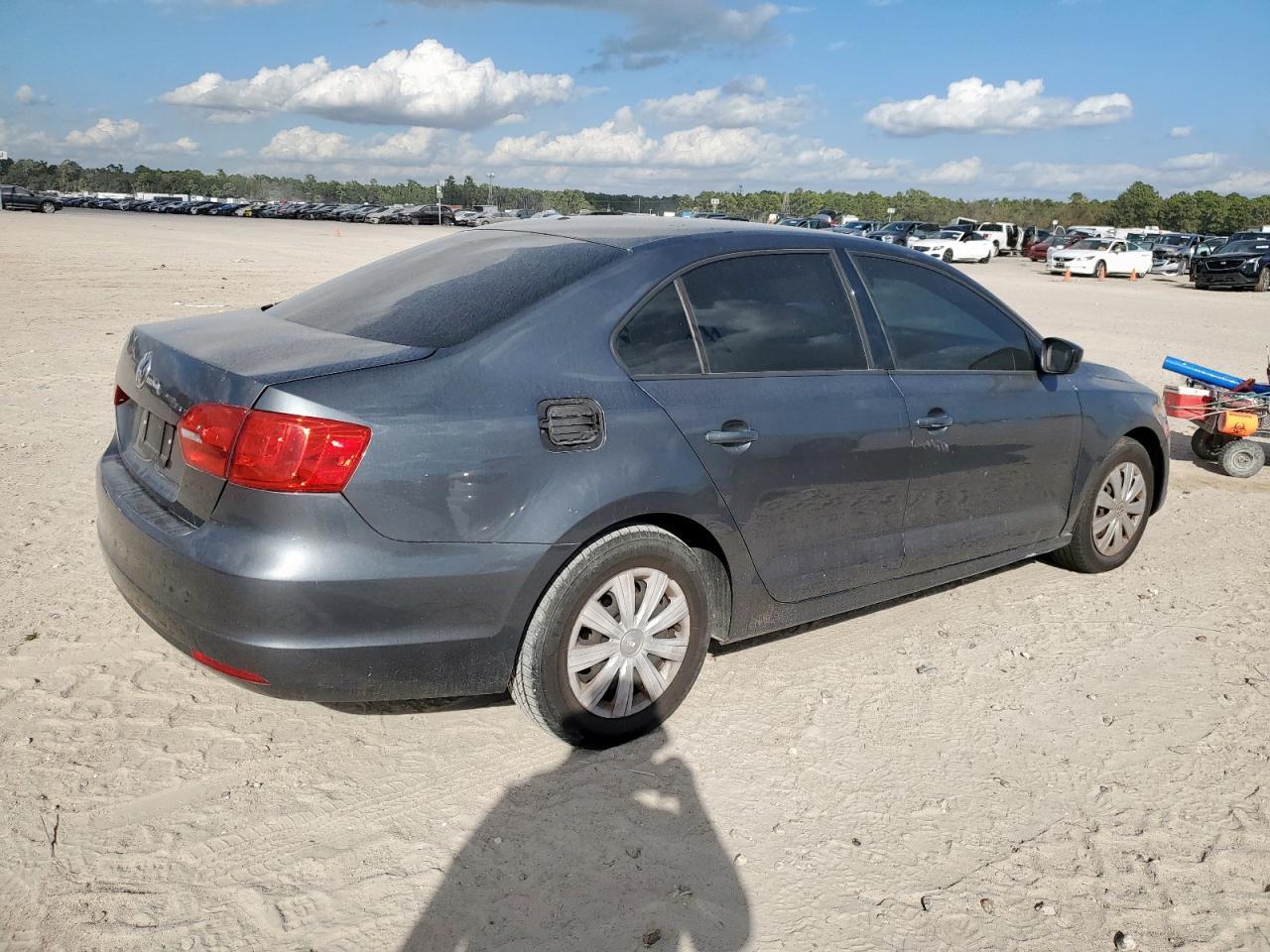 2014 Volkswagen Jetta Base - Image 3