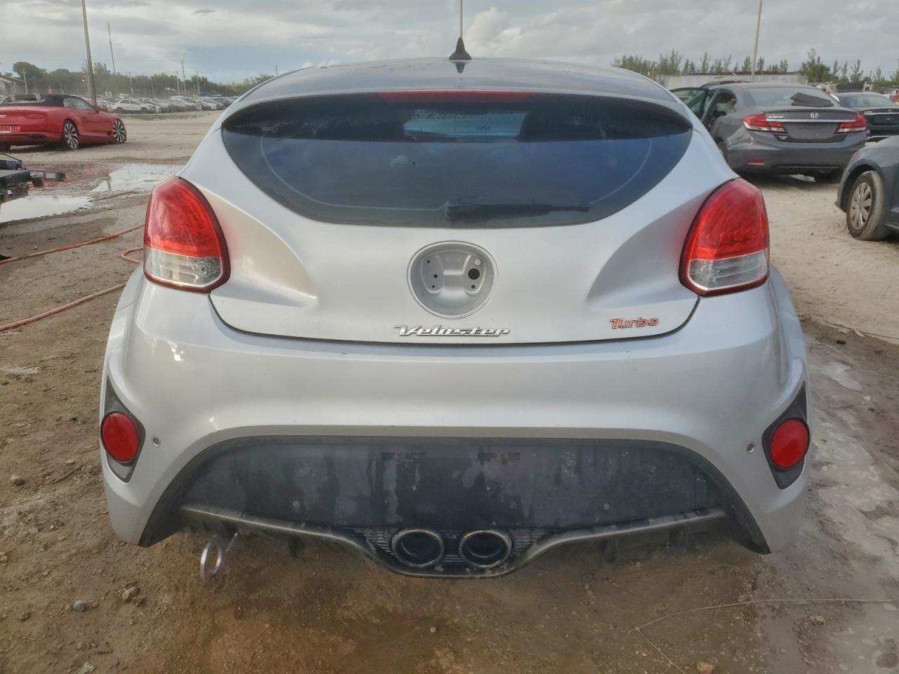 2013 Hyundai Veloster Turbo - Image 6