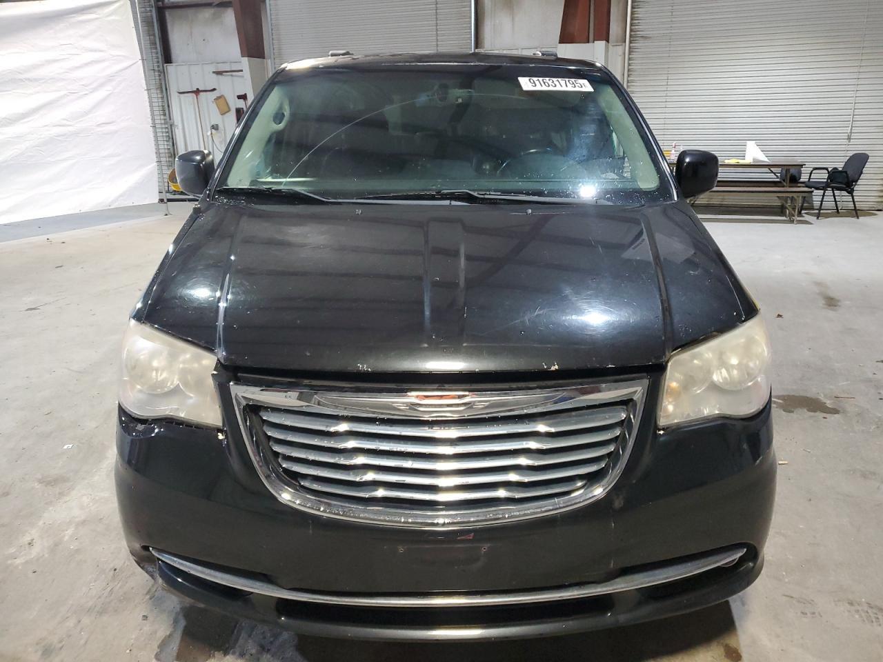 2013 Chrysler Town & Country Touring - Image 5