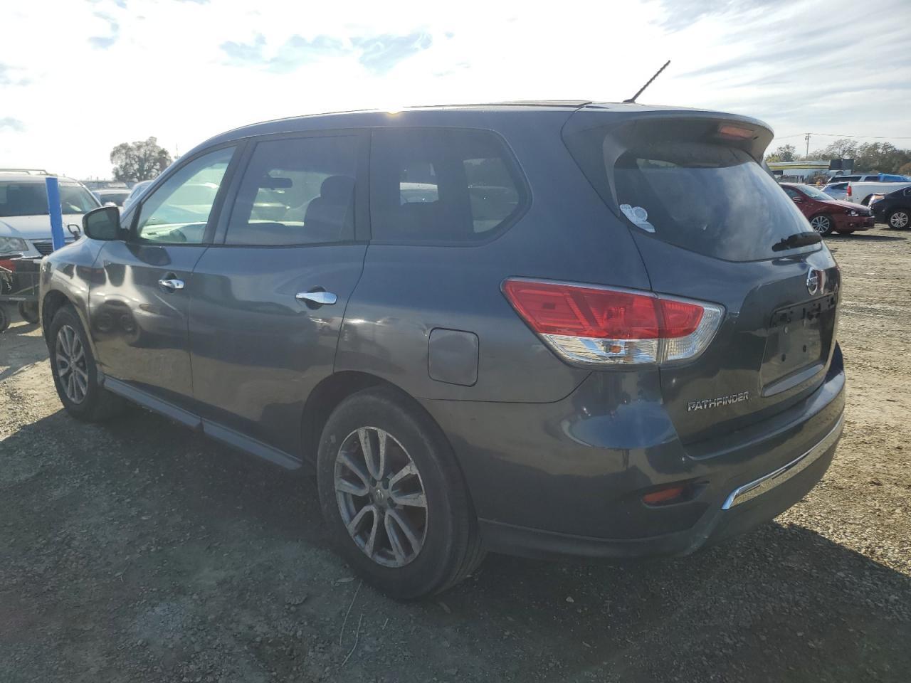 2014 Nissan Pathfinder S - Image 2