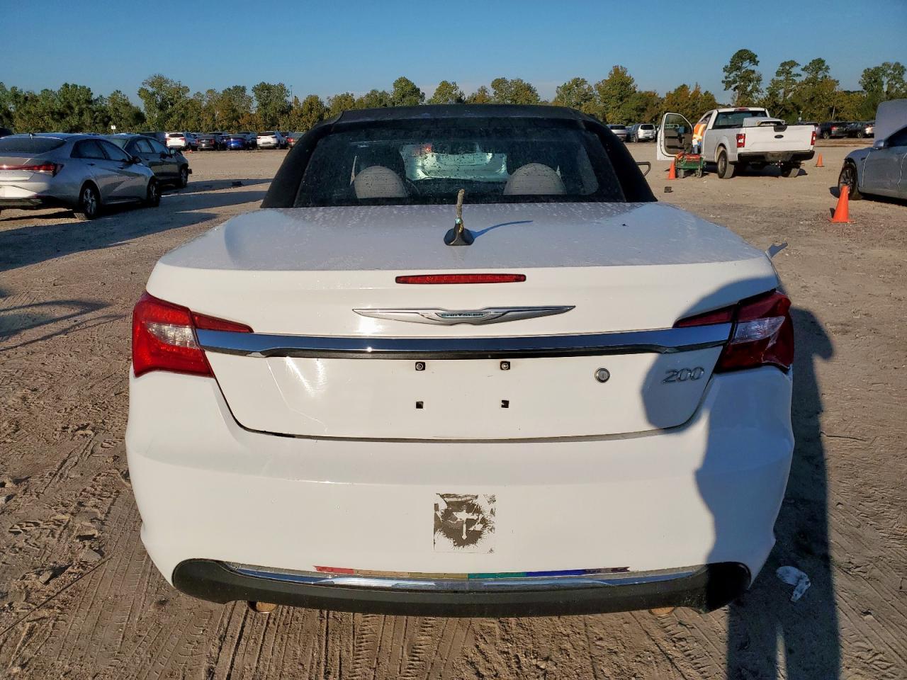 2014 Chrysler 200 Touring - Фото 6