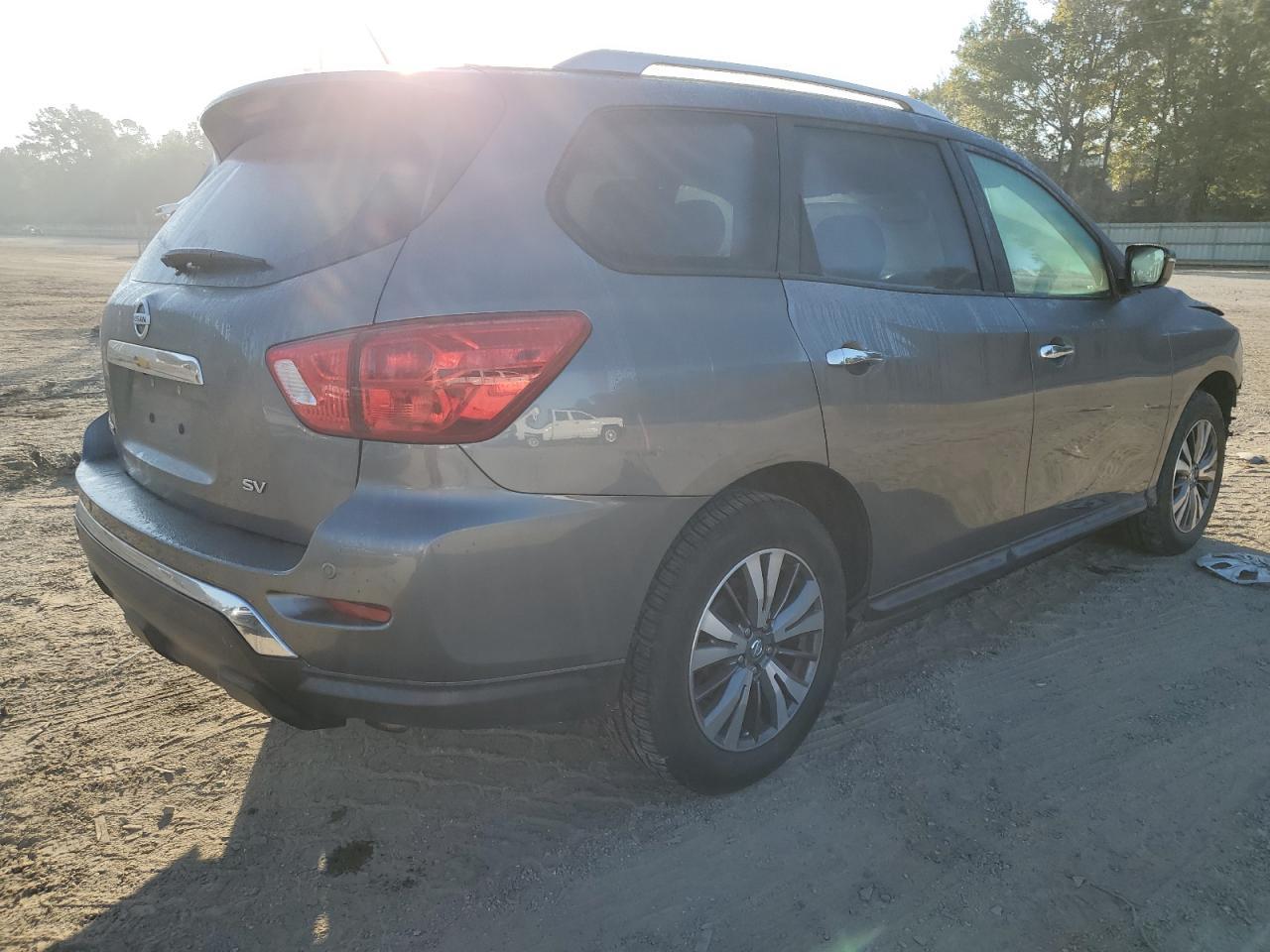 2017 Nissan Pathfinder S - Фото 3