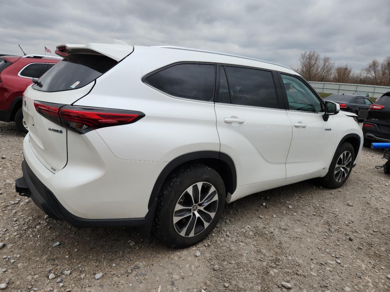 2021 Toyota Highlander Hybrid Xle - Image 3
