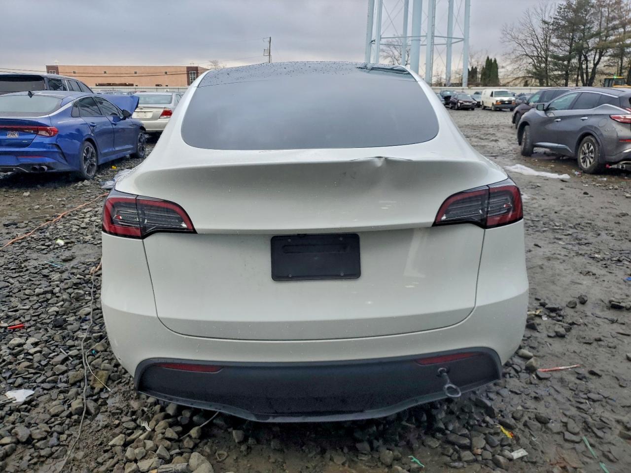 2025 Tesla Model Y - Фото 6