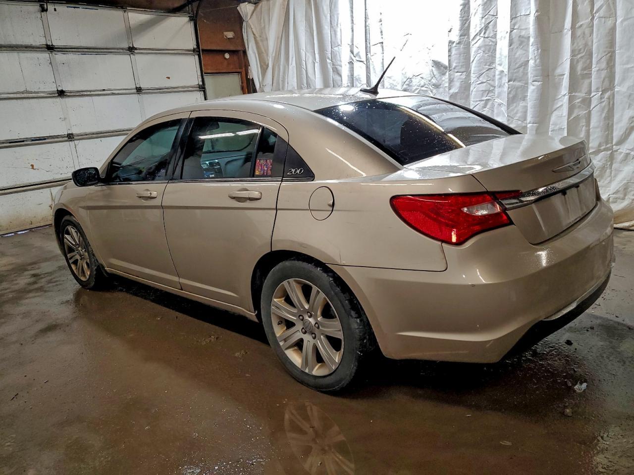 2013 Chrysler 200 Touring - Фото 2