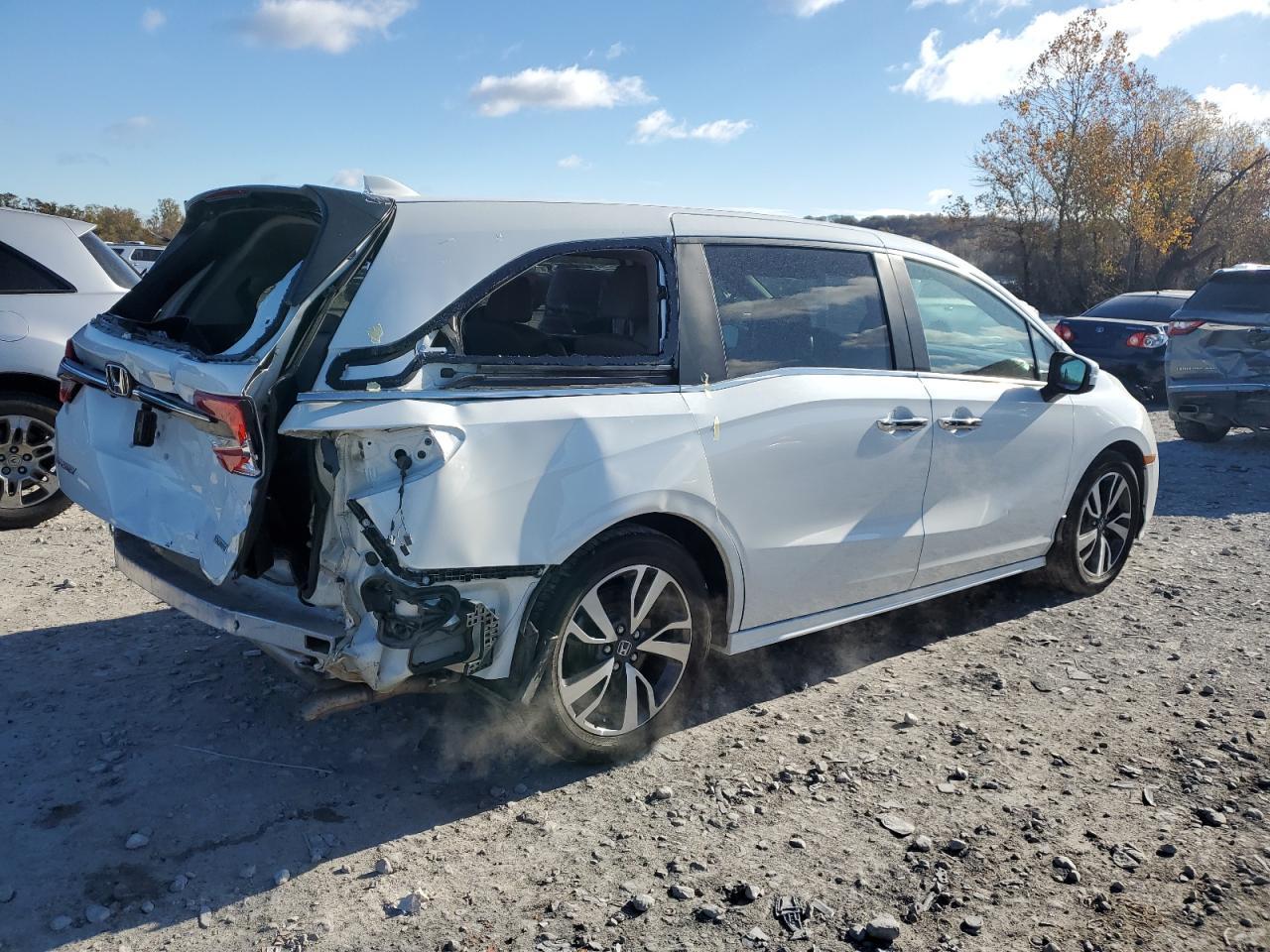 2021 Honda Odyssey Touring - Image 3