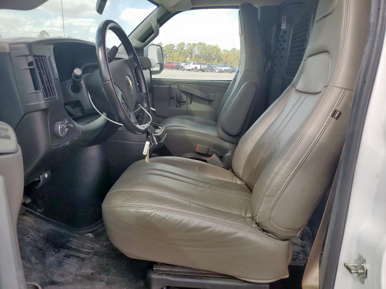 2023 Chevrolet Express 2500 Cargo Ext Utility / Service Van - Фото 7