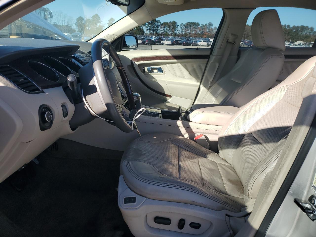 2010 Ford Taurus Limited - Image 7