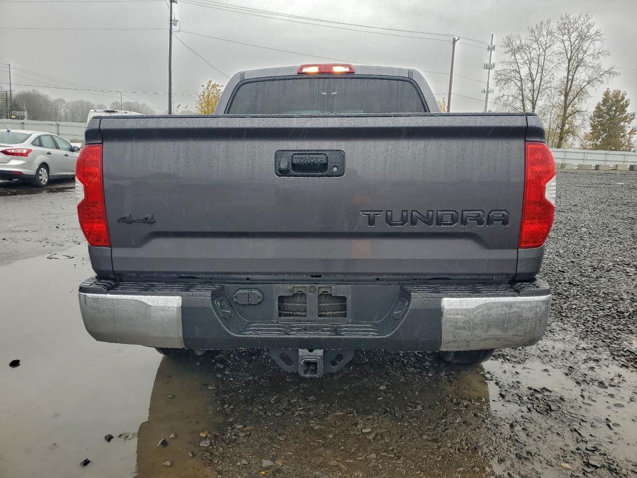 2016 Toyota Tundra Crewmax Limited - Image 6