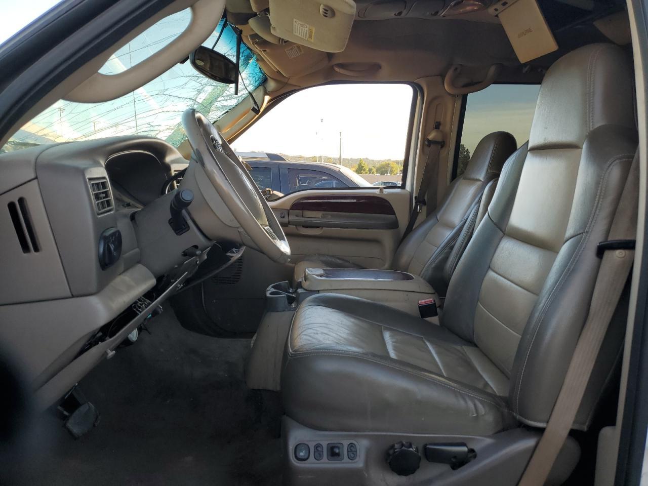 2004 Ford Excursion Eddie Bauer - Image 7