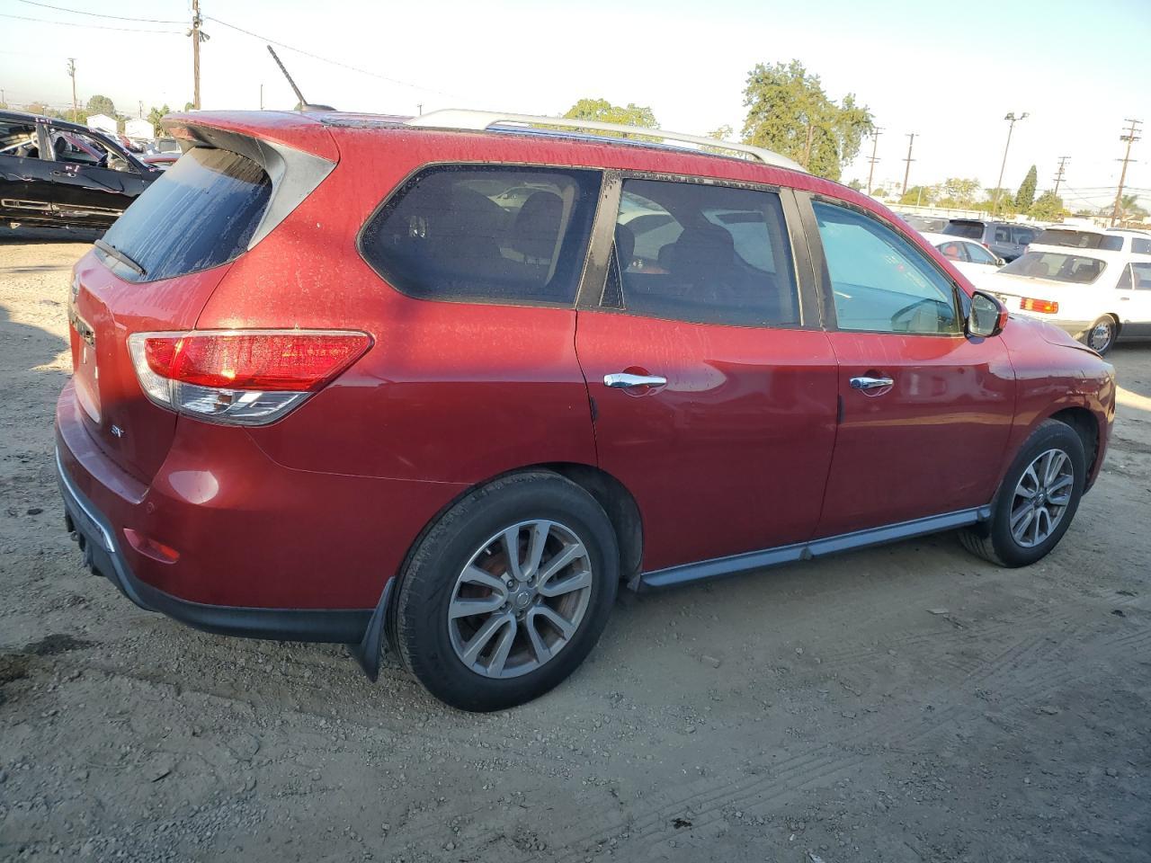 2014 Nissan Pathfinder S - Image 3